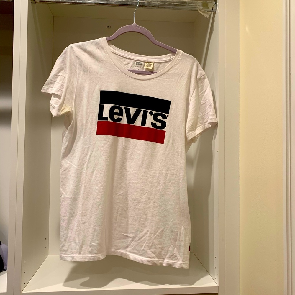 levis t-shirt